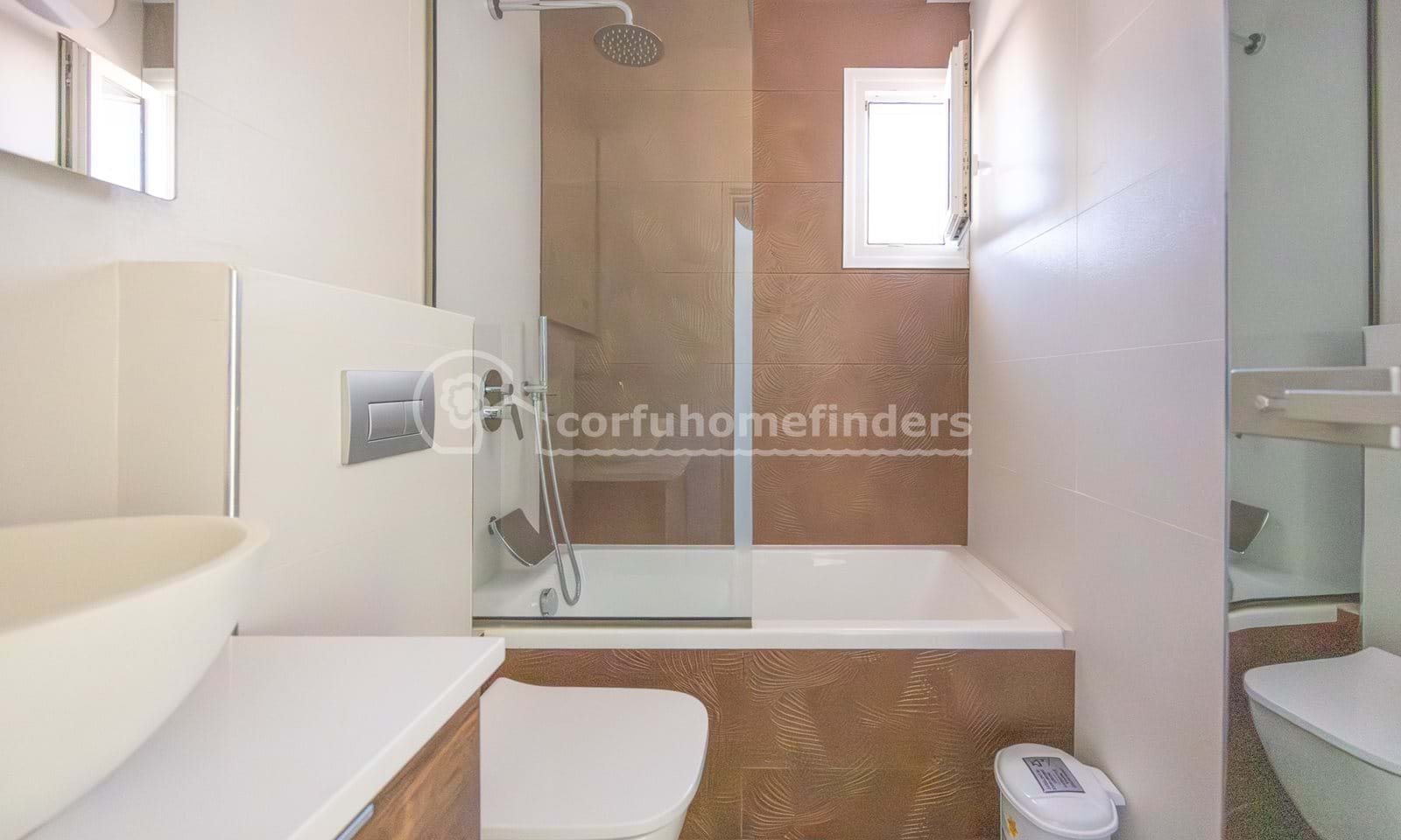 Listing photograph 12 of 13 of the apartment in Barbati, published by Corfu Home Finders.
