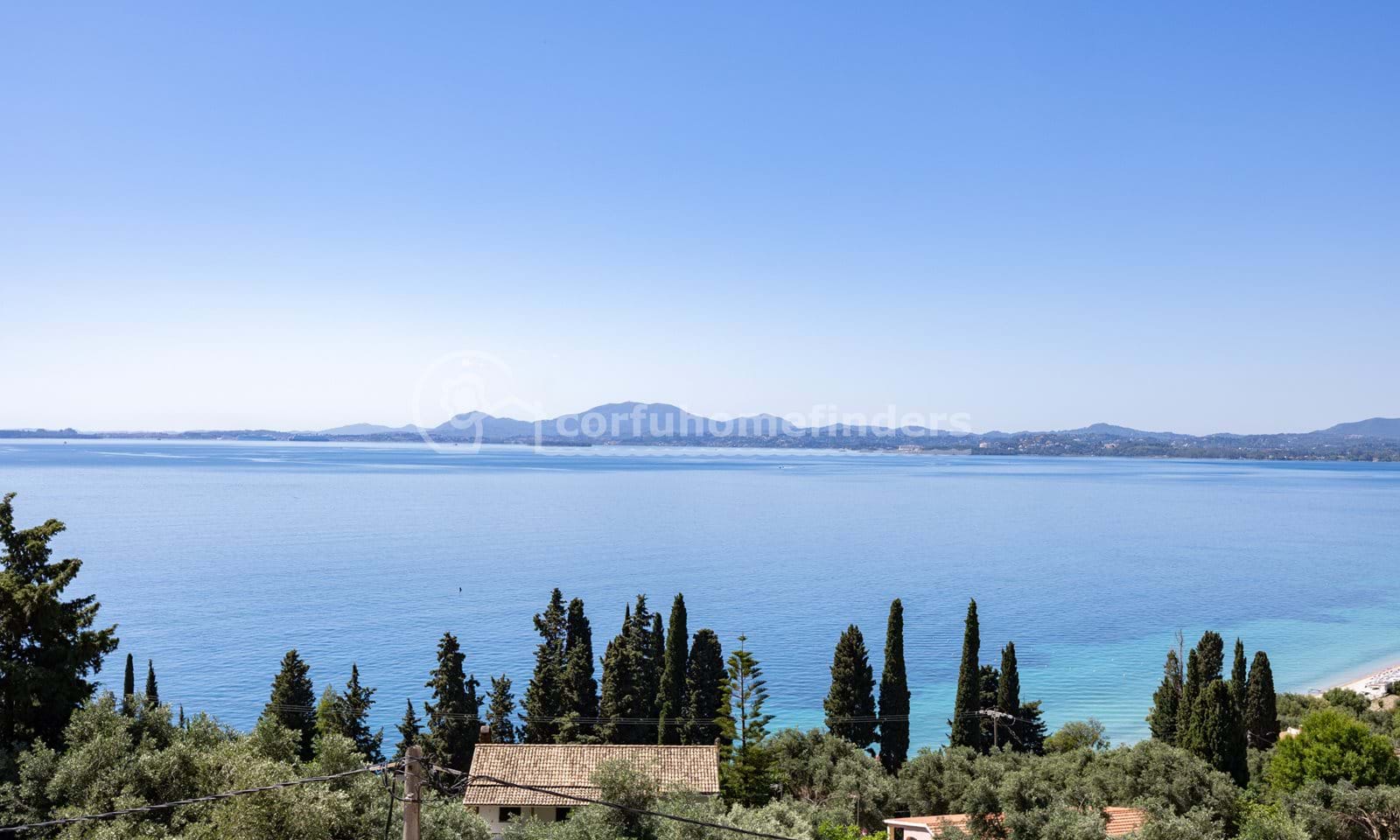 Listing photograph 3 of 13 of the apartment in Barbati, published by Corfu Home Finders.