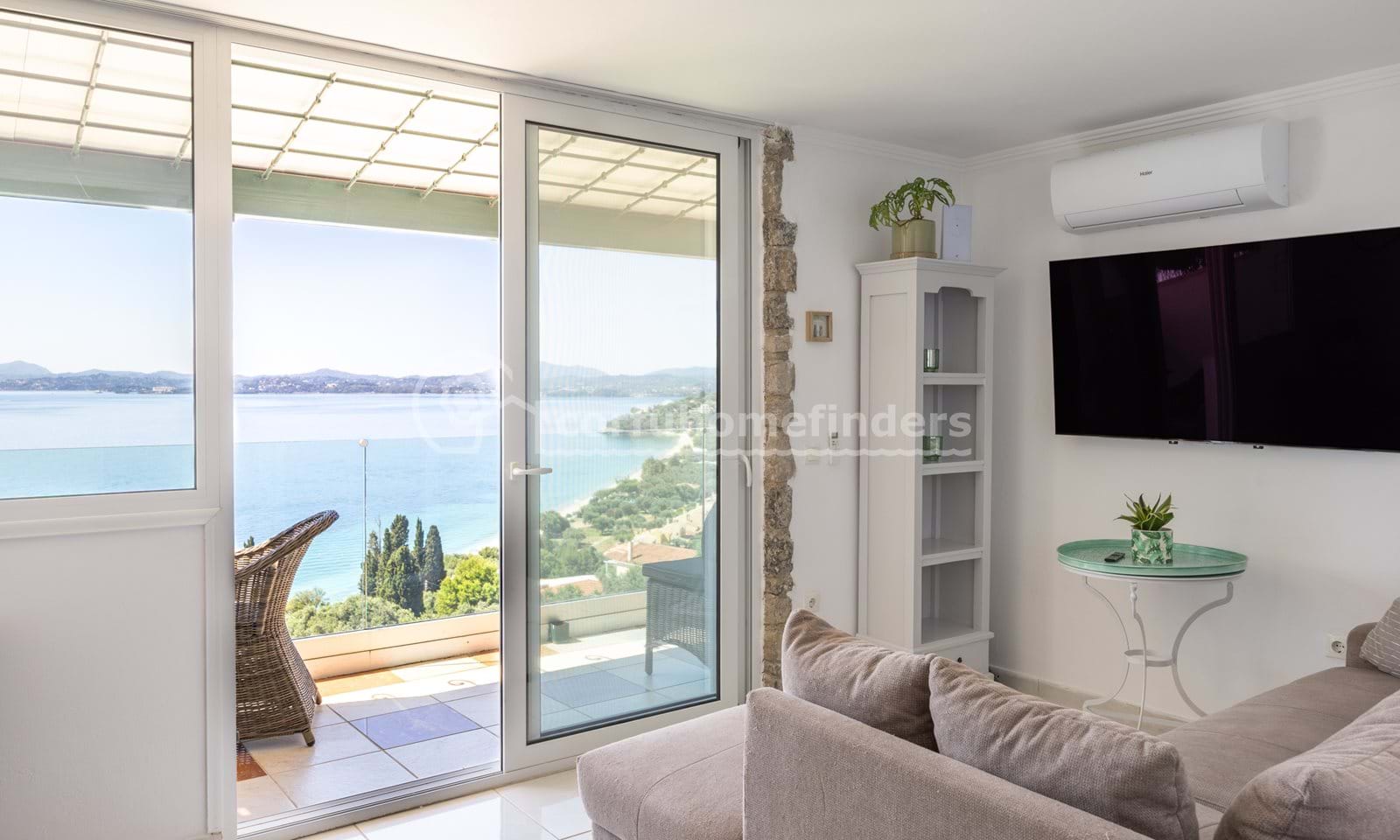 Listing photograph 6 of 13 of the apartment in Barbati, published by Corfu Home Finders.