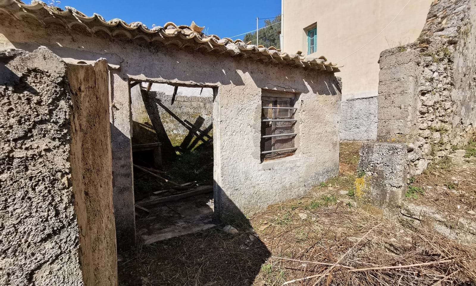 Listing photograph 6 of 16 of the house in Chorepiskopi, published by Corfu Home Finders.