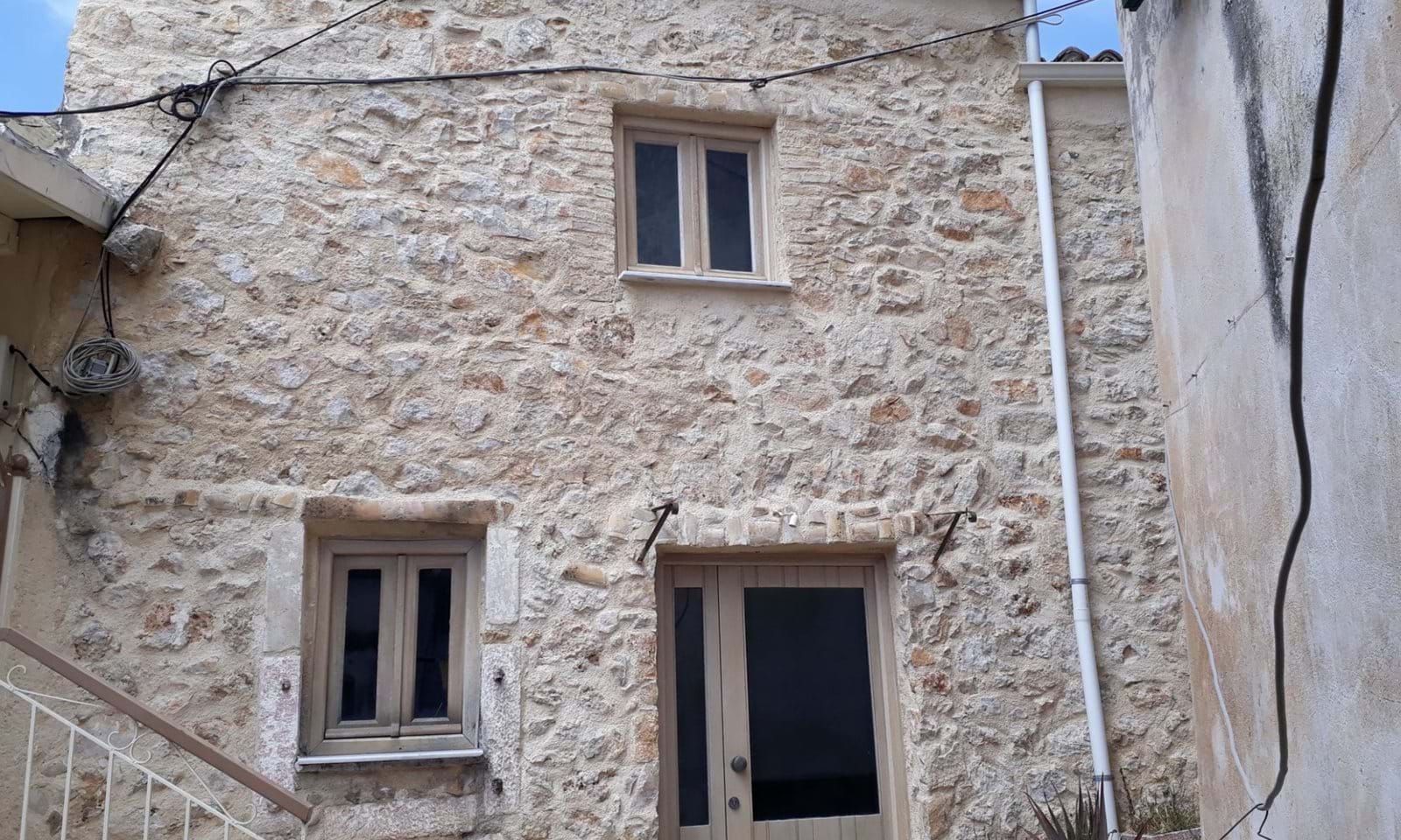 Listing photograph 9 of 11 of the house in Lakones, published by Corfu Home Finders.