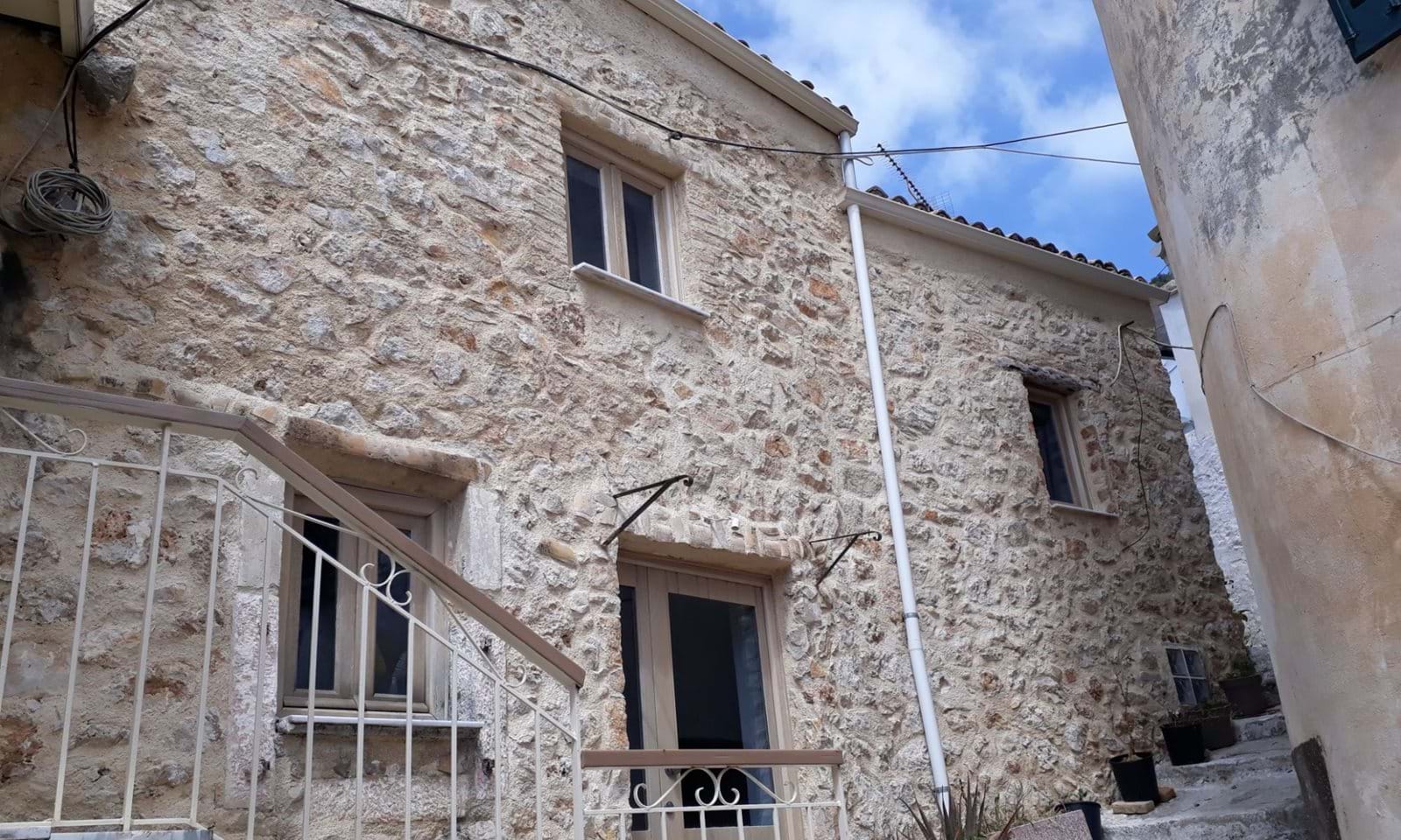 Listing photograph 1 of 11 of the house in Lakones, published by Corfu Home Finders.