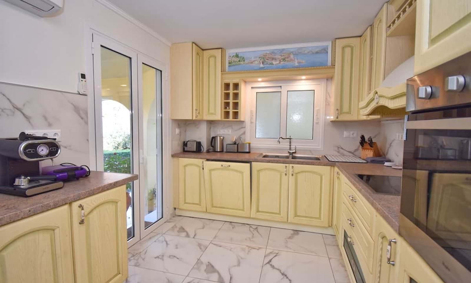 Listing photograph 9 of 23 of the house in Gastouri, published by Corfu Home Finders.