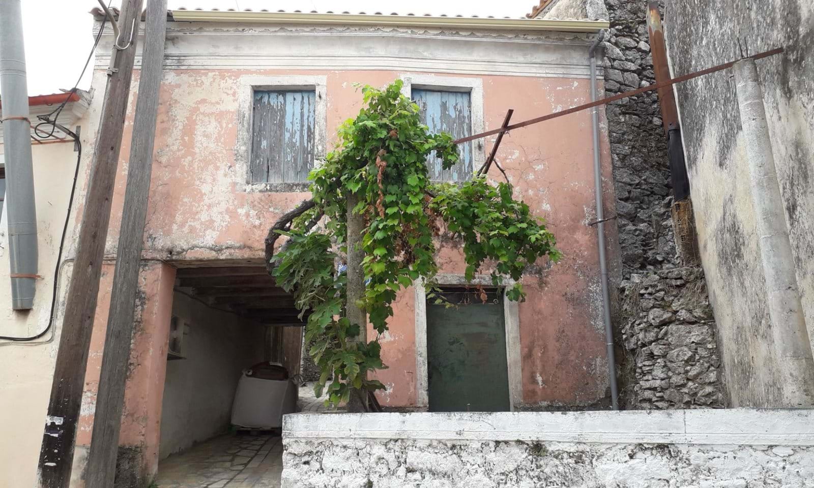 Listing photograph 1 of 13 of the house in Sokraki, published by Corfu Home Finders.