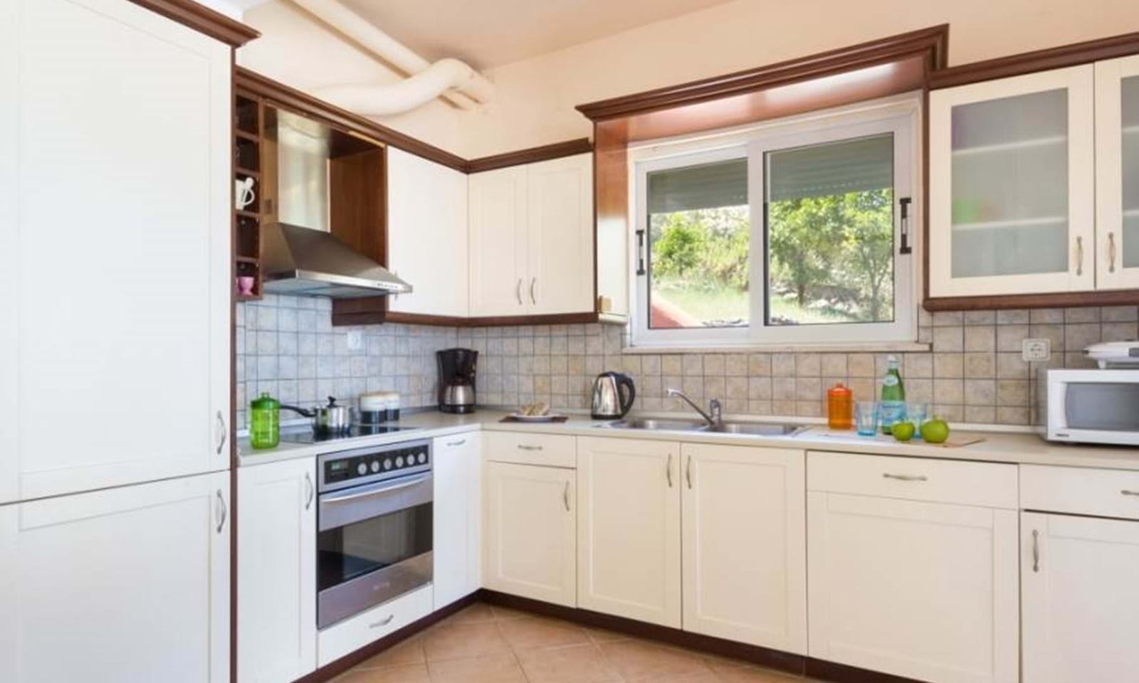 Listing photograph 7 of 15 of the house in Kassiopi, published by Corfu Home Finders.