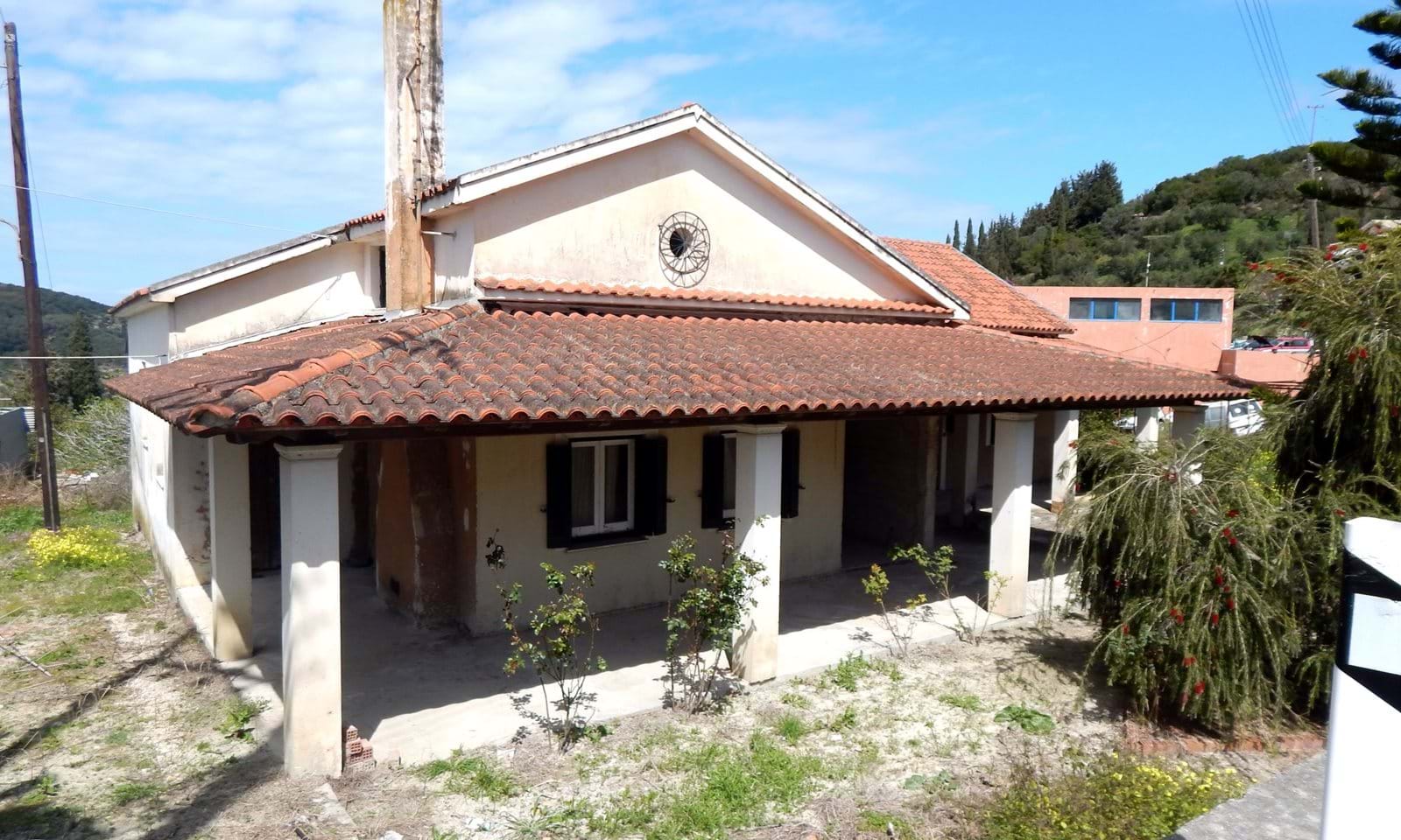 Listing photograph 2 of 11 of the house in Kavadades, published by Corfu Home Finders.