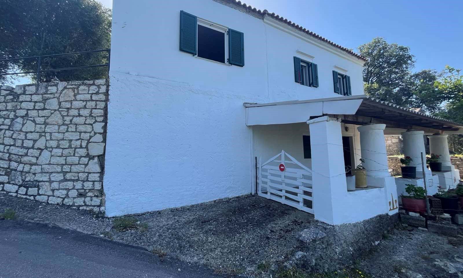 Listing photograph 2 of 18 of the house in Katavolos, published by Corfu Home Finders.