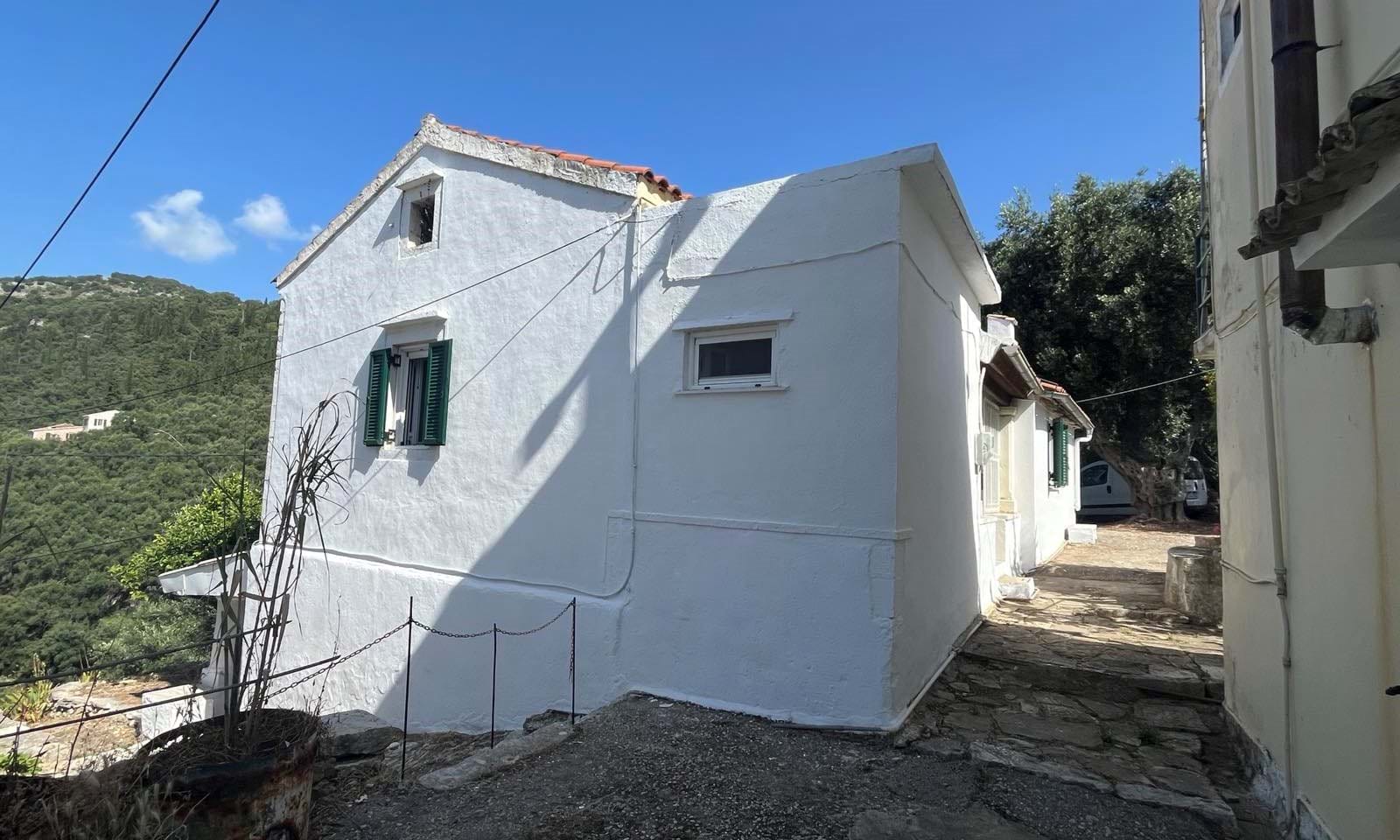 Listing photograph 16 of 18 of the house in Katavolos, published by Corfu Home Finders.