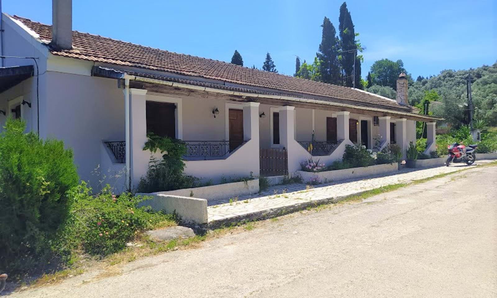 Listing photograph 1 of 11 of the house in Kavadades, published by Corfu Home Finders.