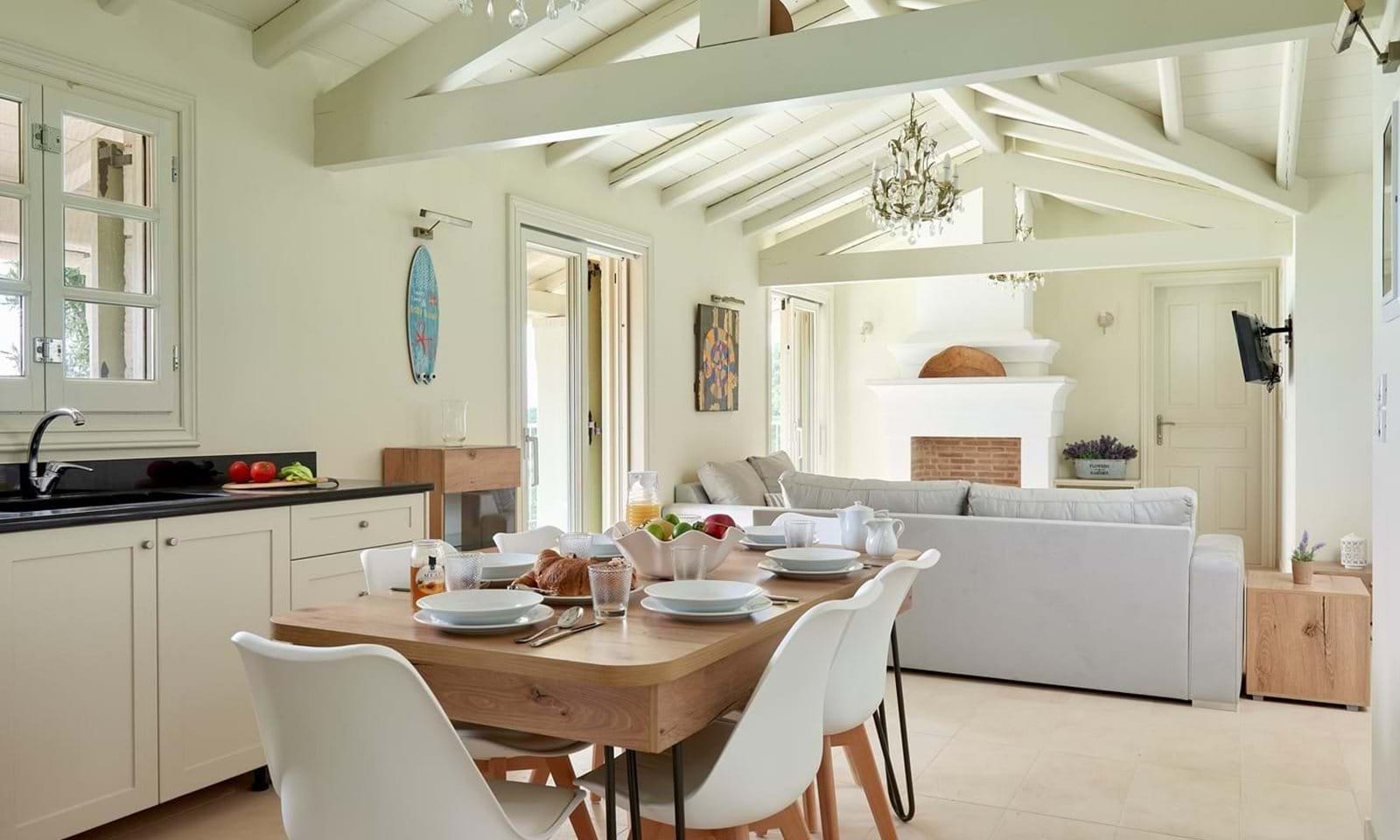 Listing photograph 4 of 14 of the house in Kassiopi, published by Corfu Home Finders.