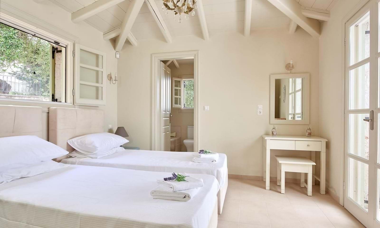 Listing photograph 8 of 14 of the house in Kassiopi, published by Corfu Home Finders.
