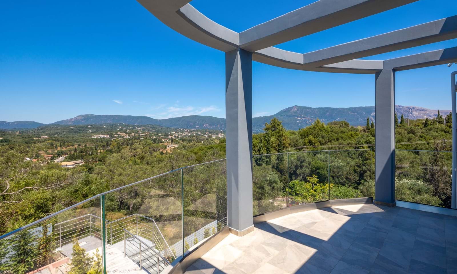 Listing photograph 14 of 29 of the house in Kommeno, published by Corfu Home Finders.