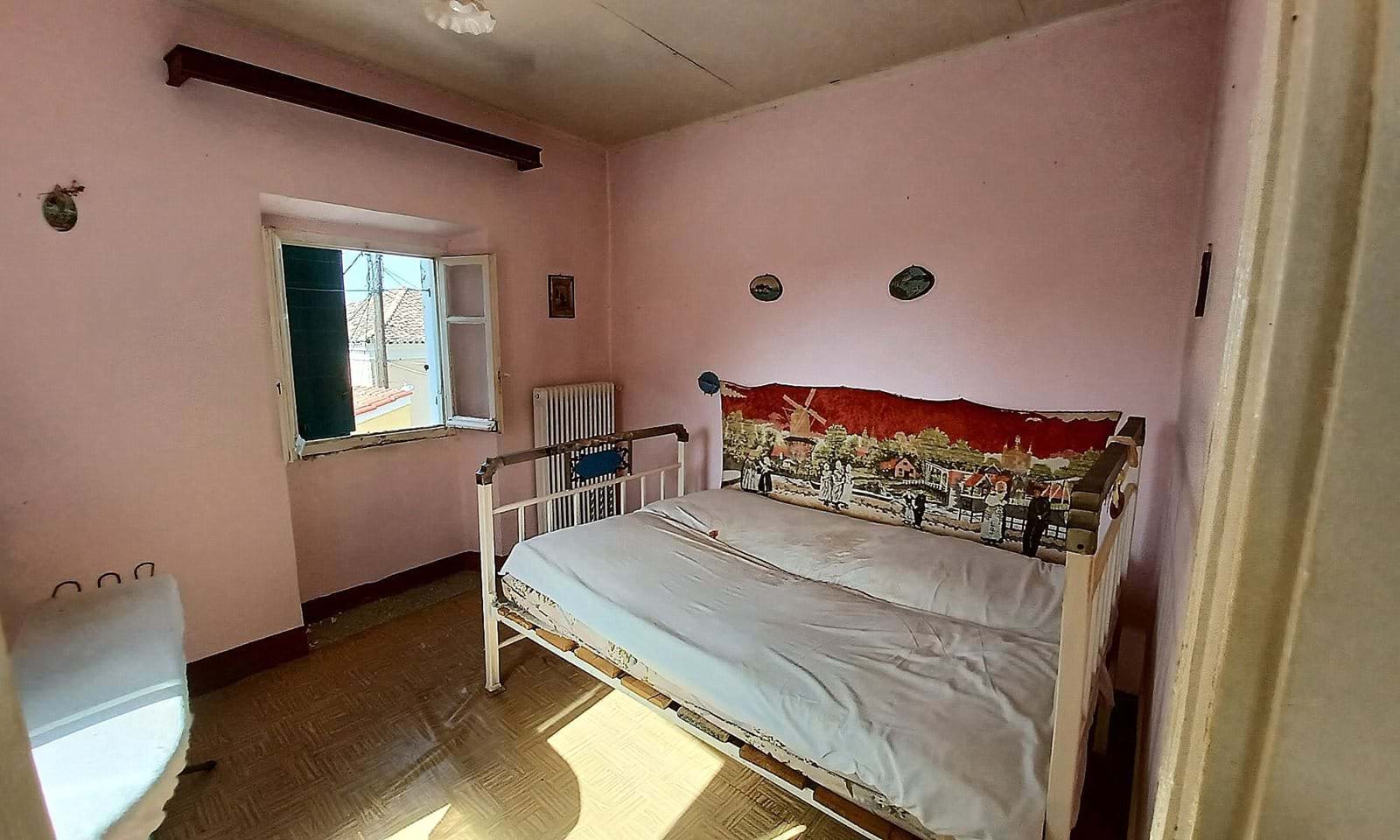 Listing photograph 8 of 16 of the house in Lakones, published by Corfu Home Finders.