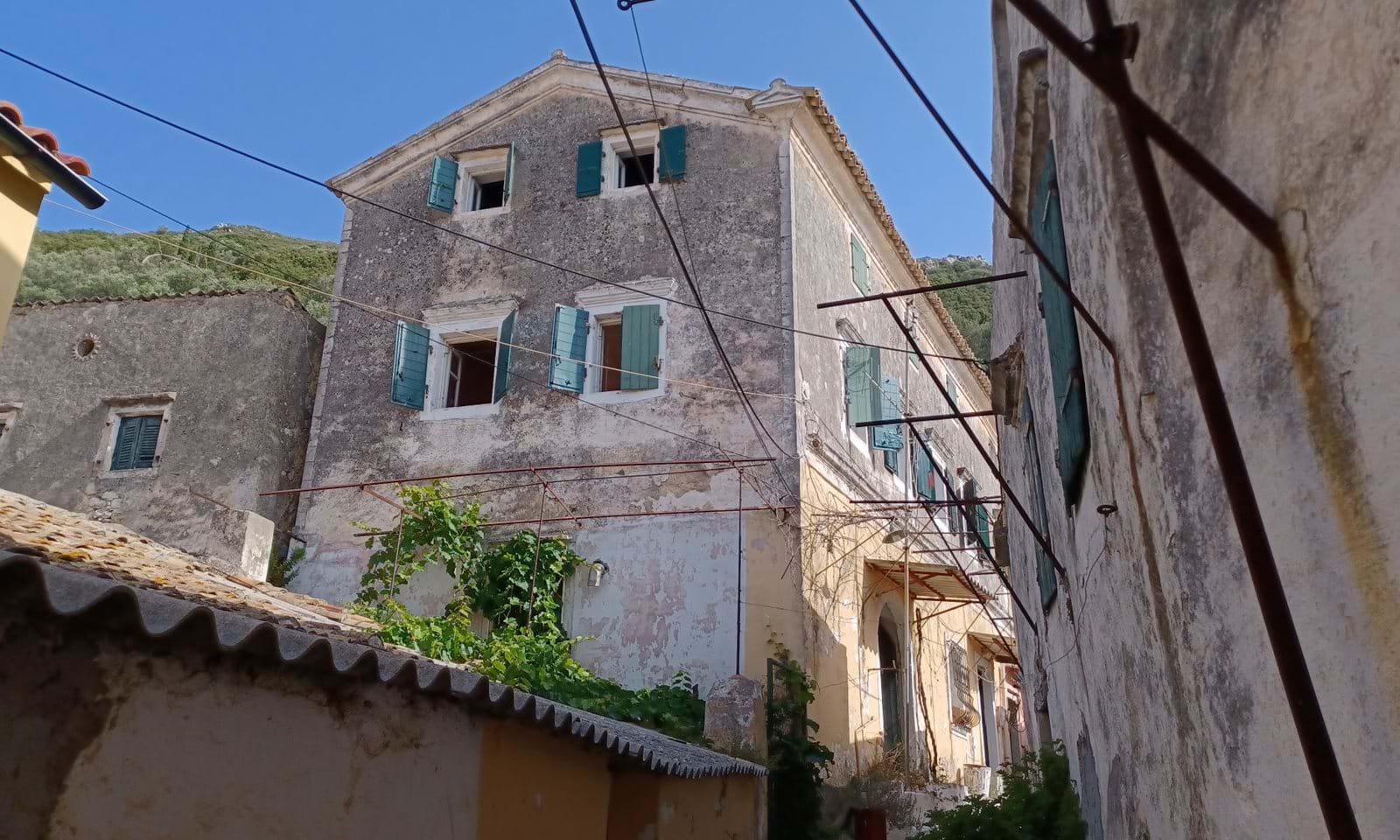 Listing photograph 1 of 16 of the house in Lakones, published by Corfu Home Finders.