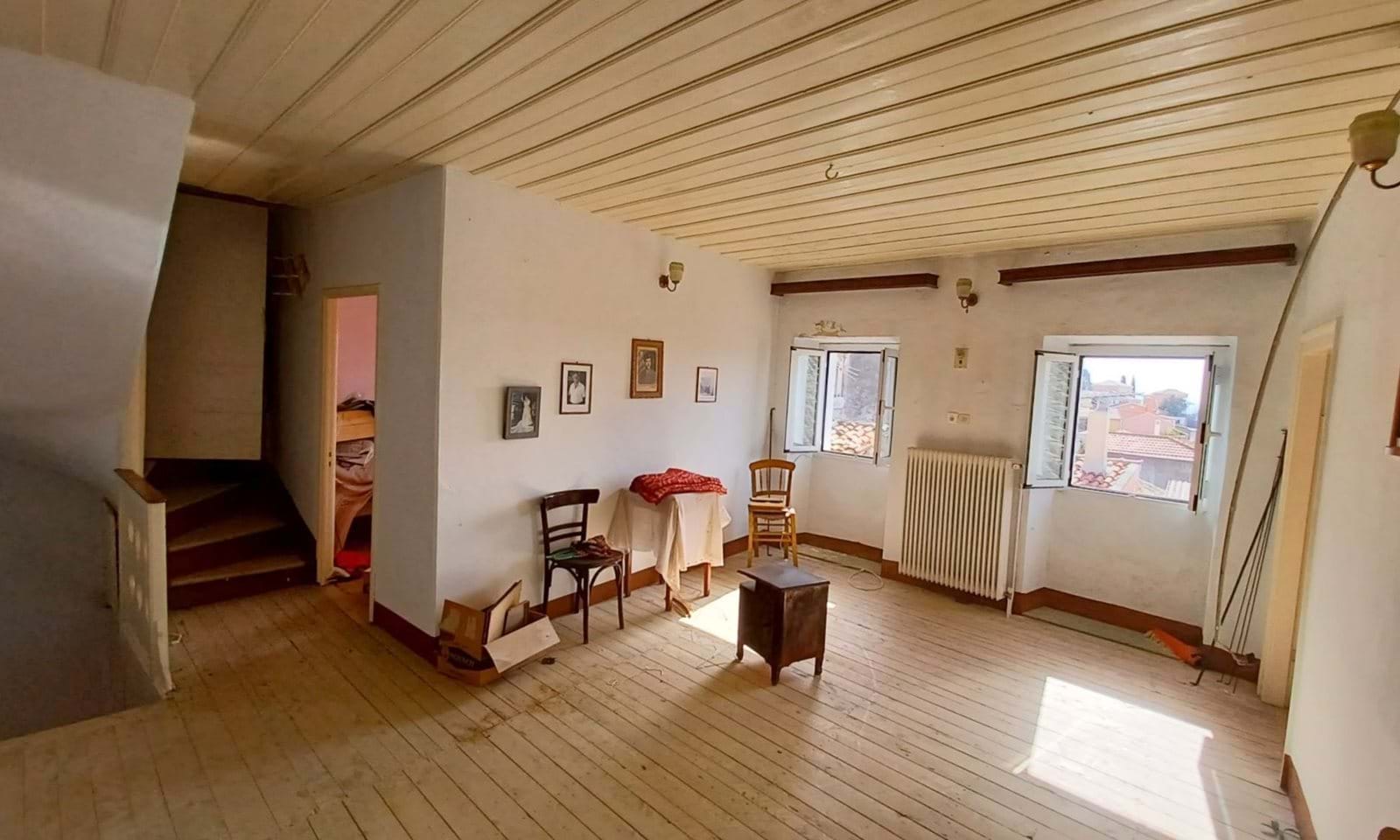 Listing photograph 9 of 16 of the house in Lakones, published by Corfu Home Finders.
