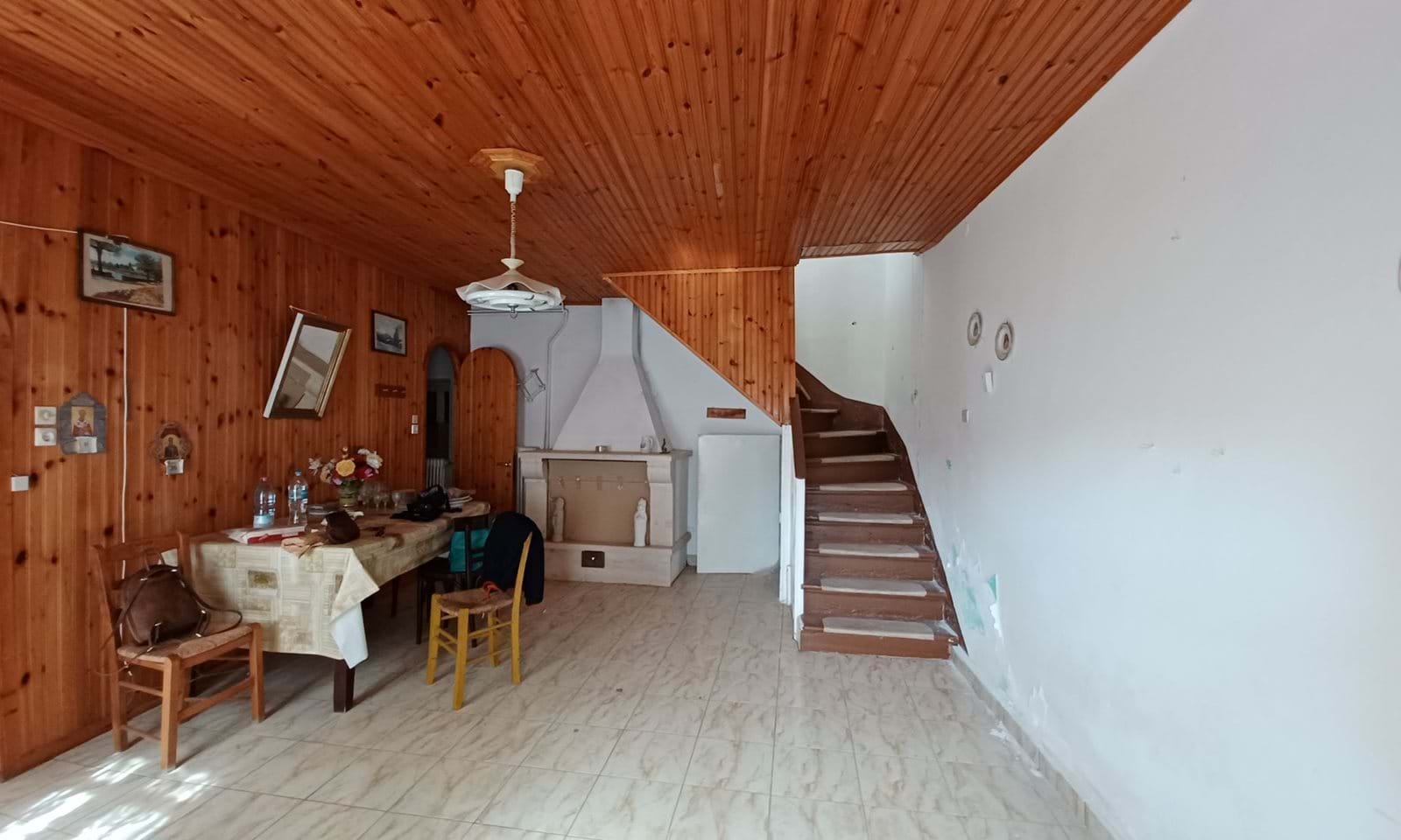 Listing photograph 4 of 16 of the house in Lakones, published by Corfu Home Finders.