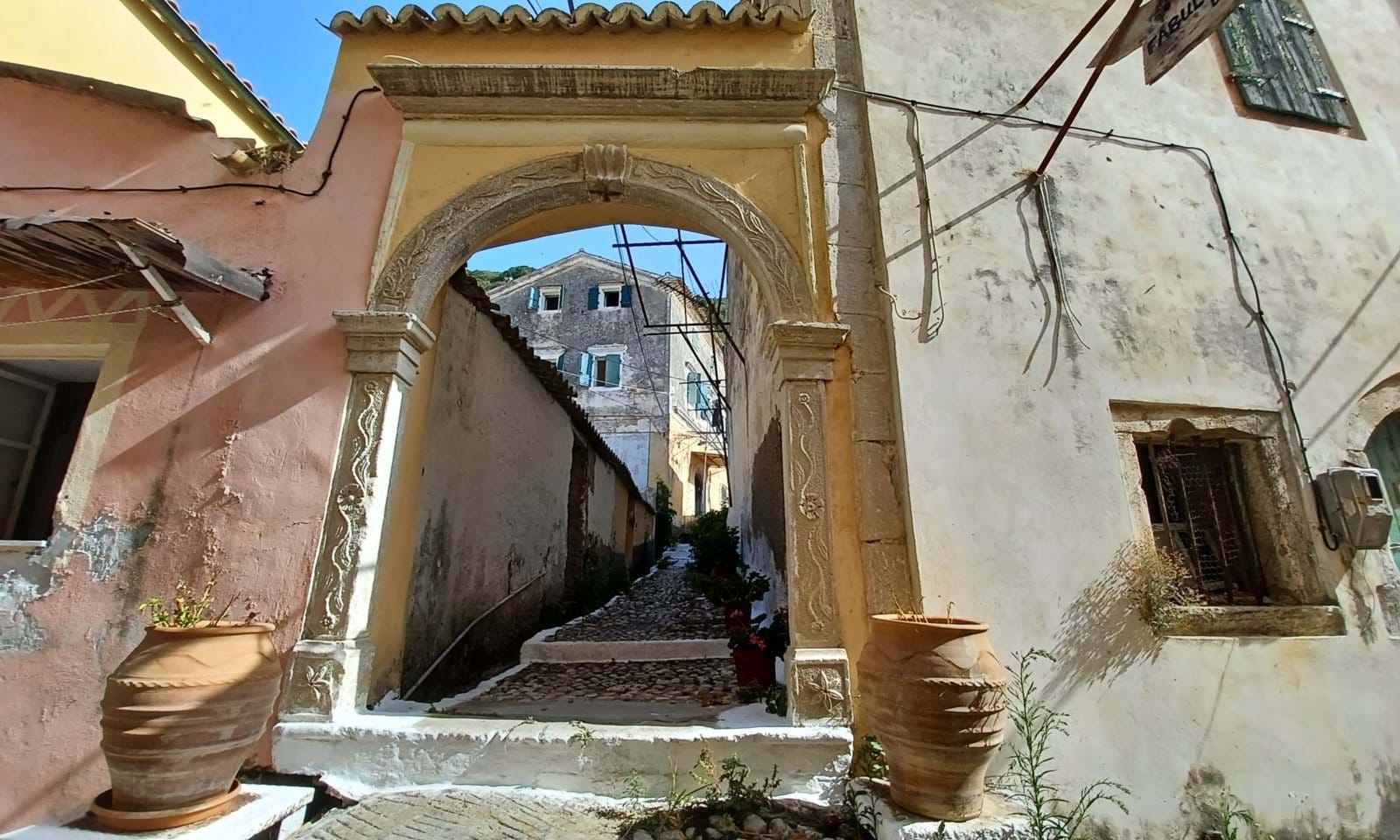 Listing photograph 15 of 16 of the house in Lakones, published by Corfu Home Finders.