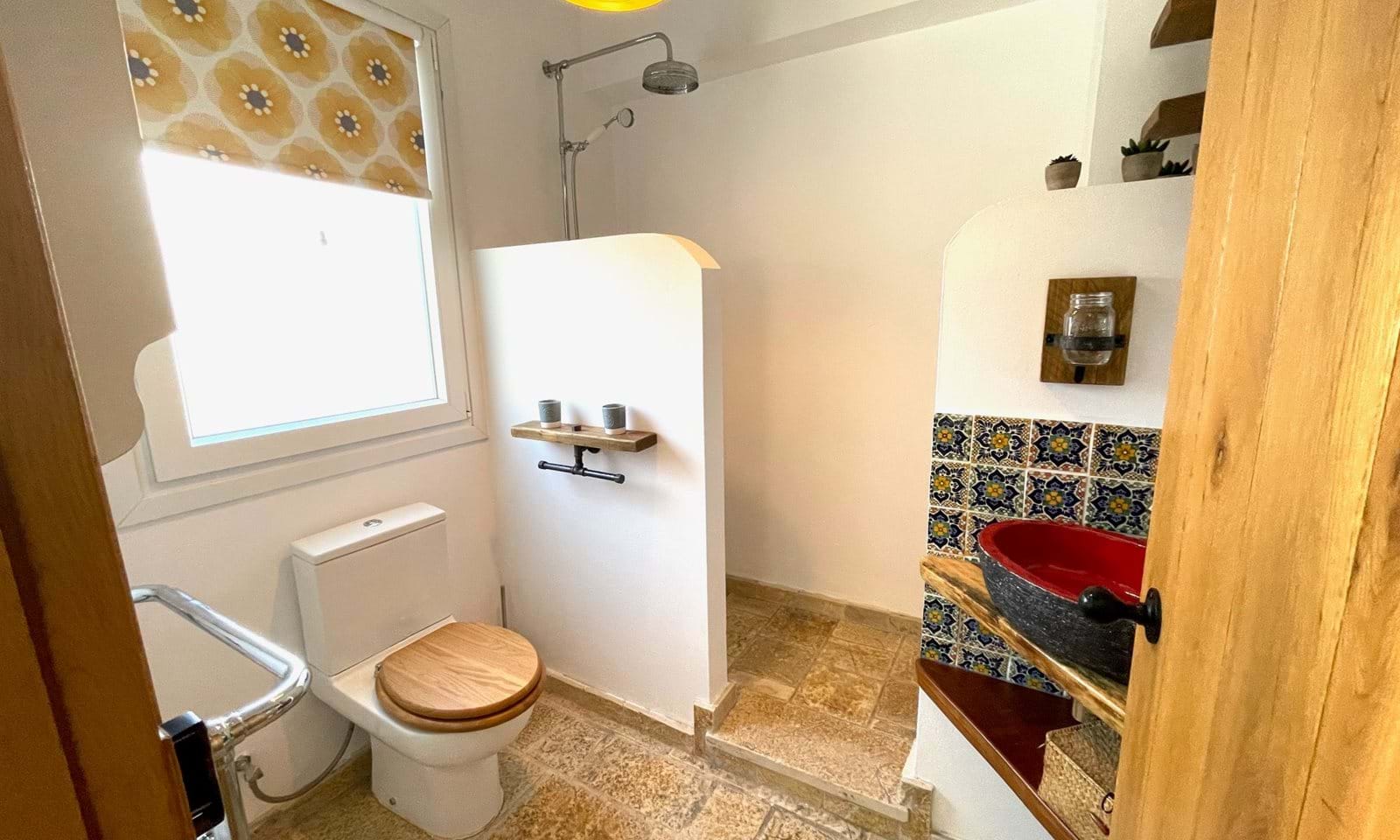 Listing photograph 16 of 25 of the house in Loutses, published by Corfu Home Finders.