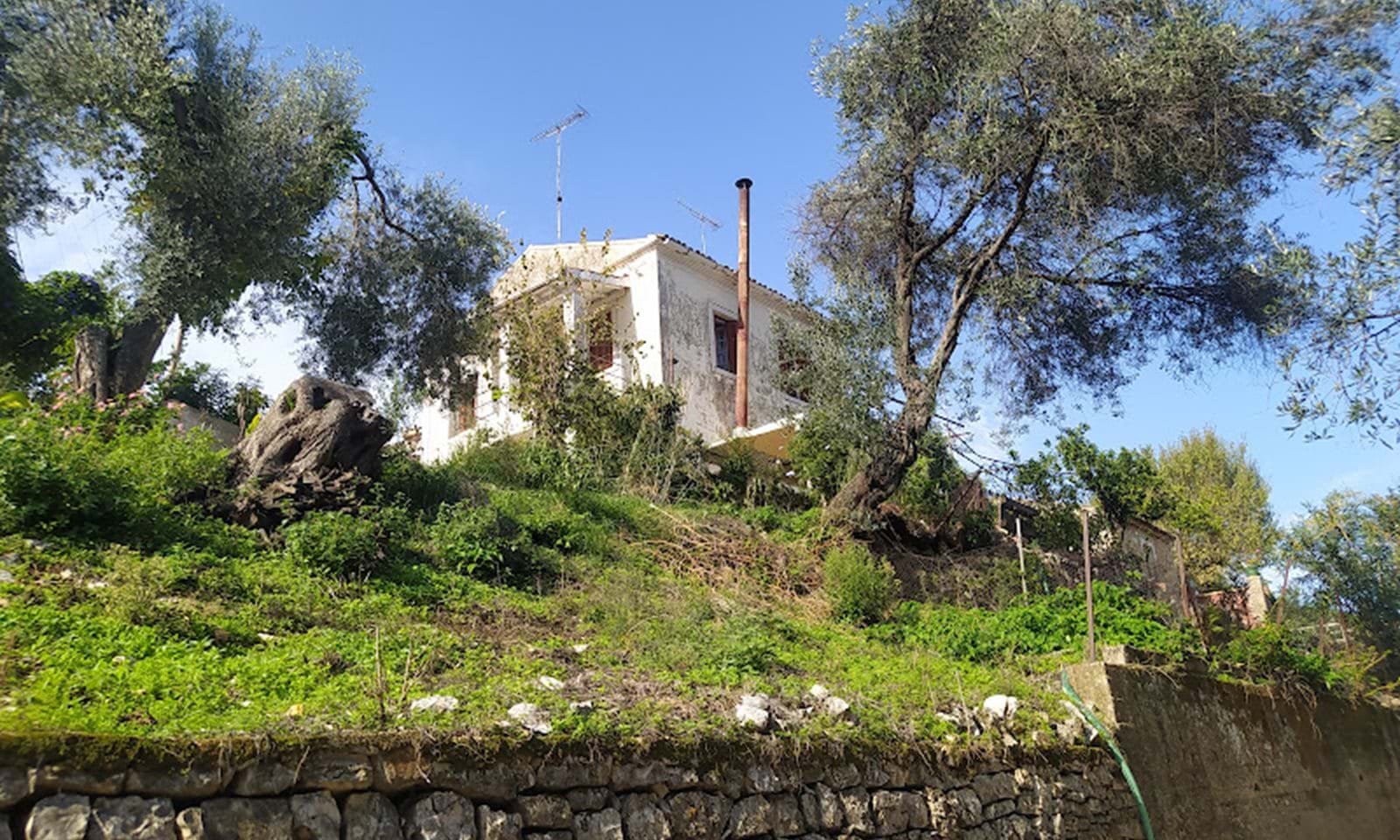 Listing photograph 17 of 19 of the house in Perithia, published by Corfu Home Finders.