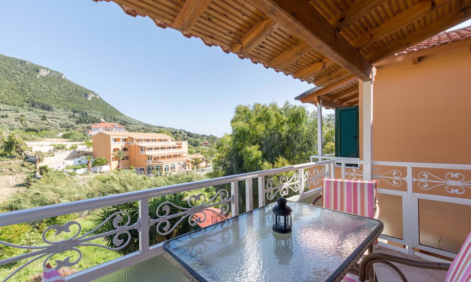 Listing photograph 8 of 11 of the apartment in Paramonas, published by Corfu Home Finders.