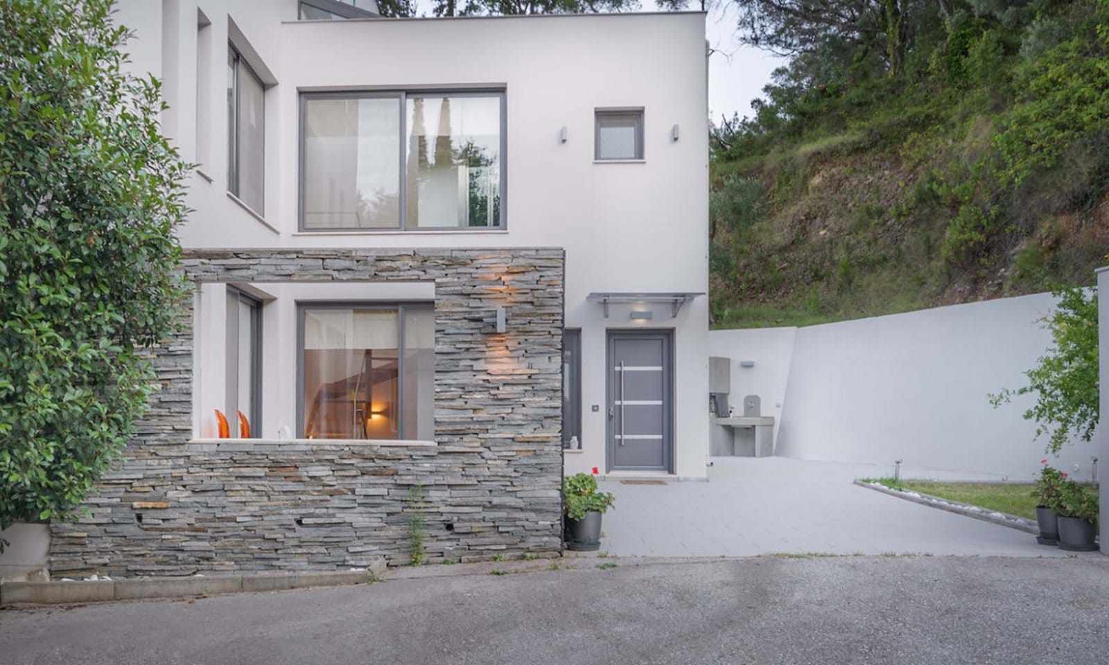 Listing photograph 4 of 19 of the house in Gastouri, published by Corfu Home Finders.