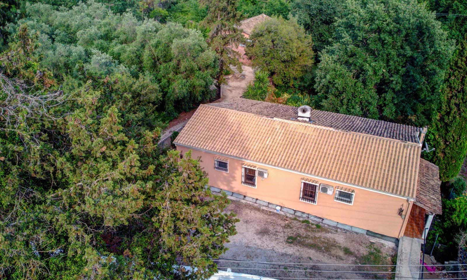 Listing photograph 4 of 24 of the house in Kynopiastes, published by Corfu Home Finders.