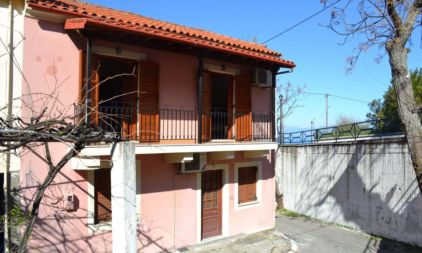 Listing photograph 2 of 13 of the apartment in Episkepsi, published by Corfu Home Finders.
