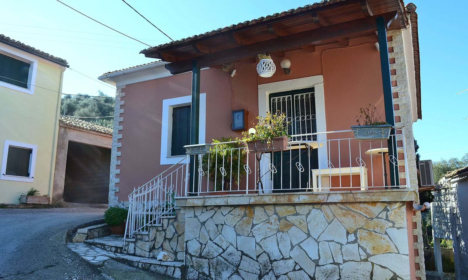 Listing photograph 2 of 9 of the house in Perithia, published by Corfu Home Finders.