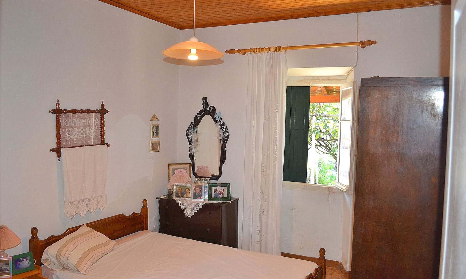 Listing photograph 6 of 9 of the house in Perithia, published by Corfu Home Finders.