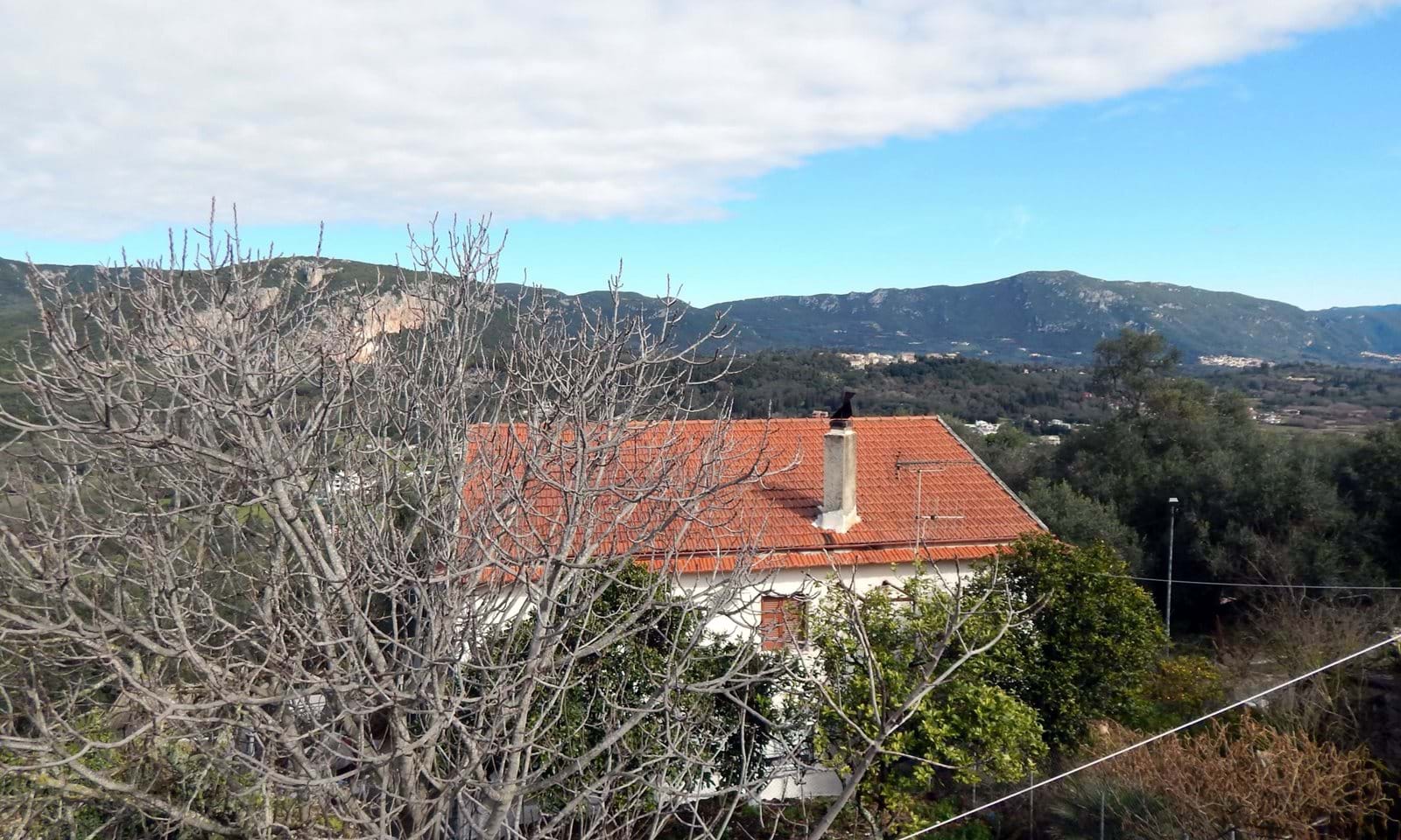 Listing photograph 2 of 9 of the house in Liapades, published by Corfu Home Finders.