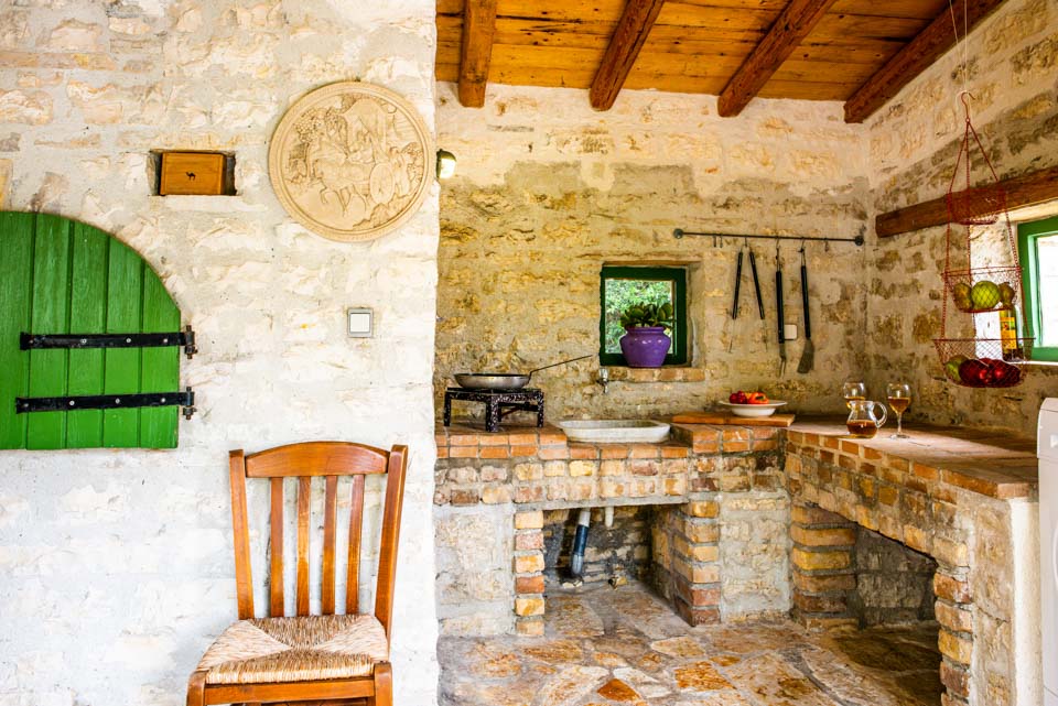 Listing photograph 13 of 24 of the house in Kalami, published by Corfu Home Finders.