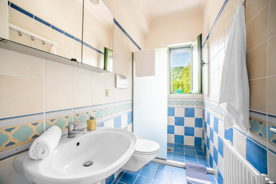 Listing photograph 22 of 24 of the house in Kalami, published by Corfu Home Finders.