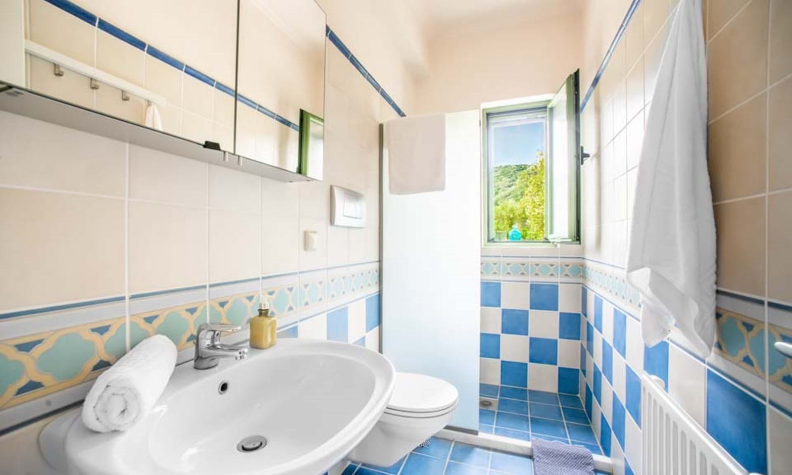 Listing photograph 22 of 24 of the house in Kalami, published by Corfu Home Finders.