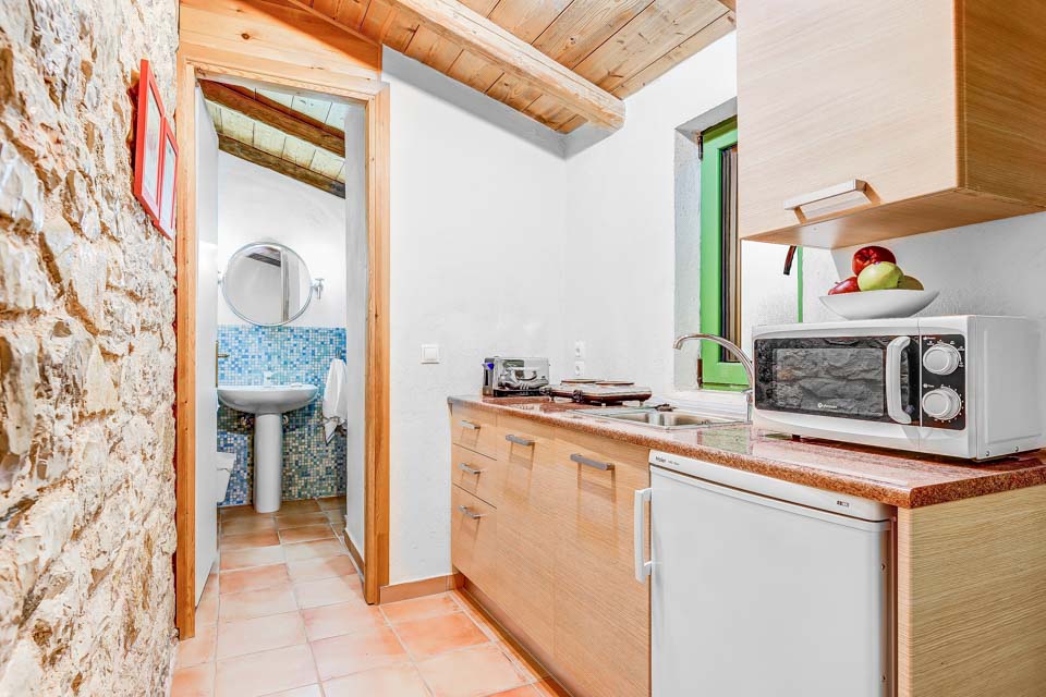 Listing photograph 20 of 24 of the house in Kalami, published by Corfu Home Finders.