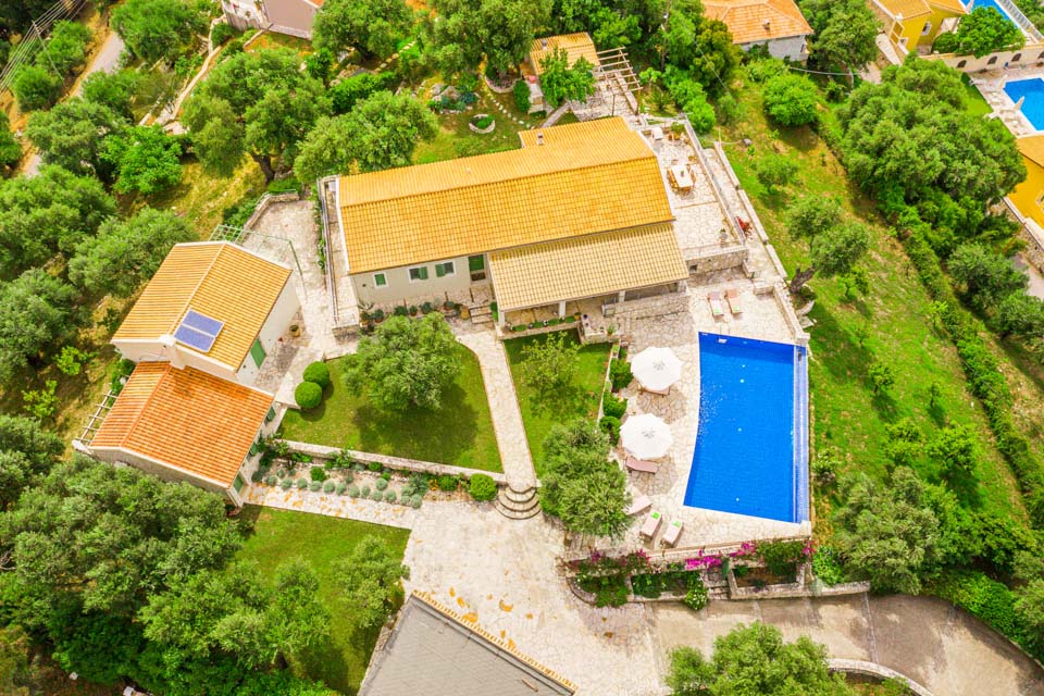 Listing photograph 3 of 24 of the house in Kalami, published by Corfu Home Finders.