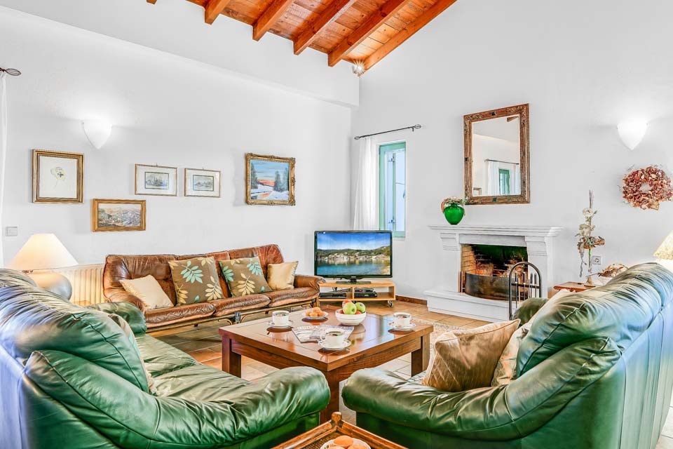 Listing photograph 8 of 24 of the house in Kalami, published by Corfu Home Finders.