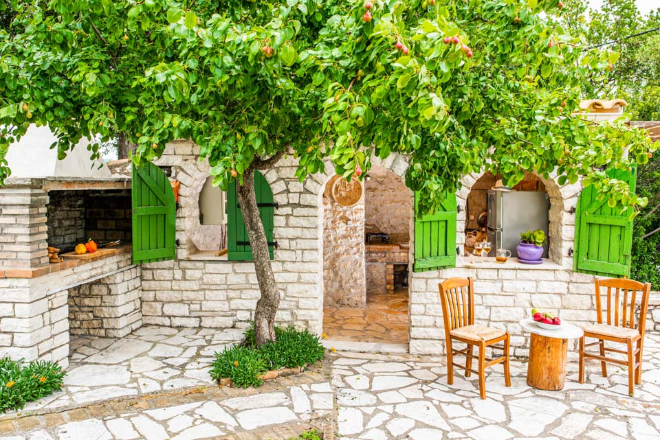 Listing photograph 12 of 24 of the house in Kalami, published by Corfu Home Finders.