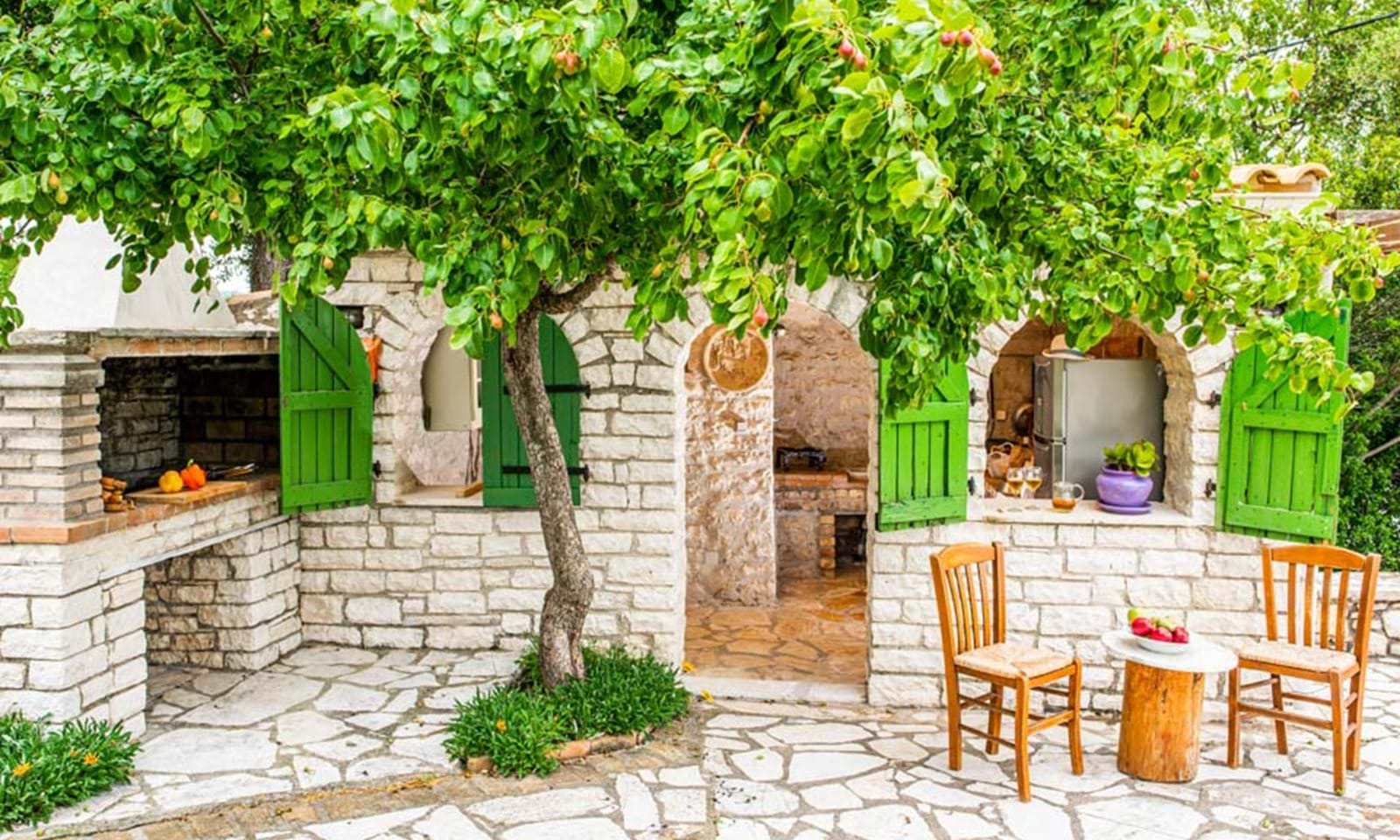 Listing photograph 12 of 24 of the house in Kalami, published by Corfu Home Finders.