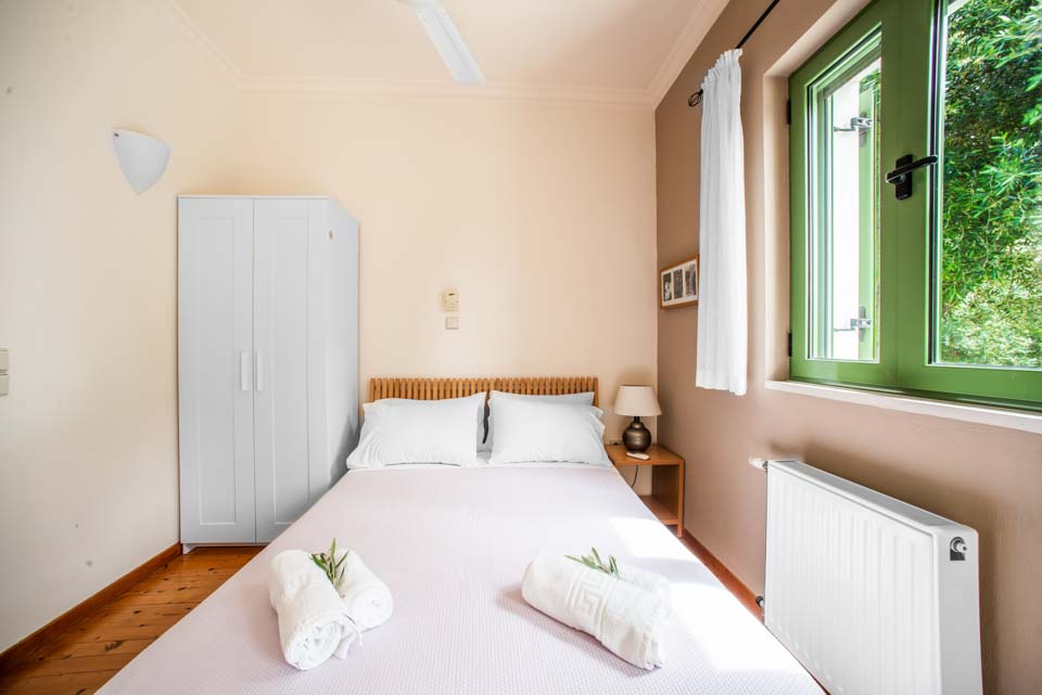 Listing photograph 15 of 24 of the house in Kalami, published by Corfu Home Finders.