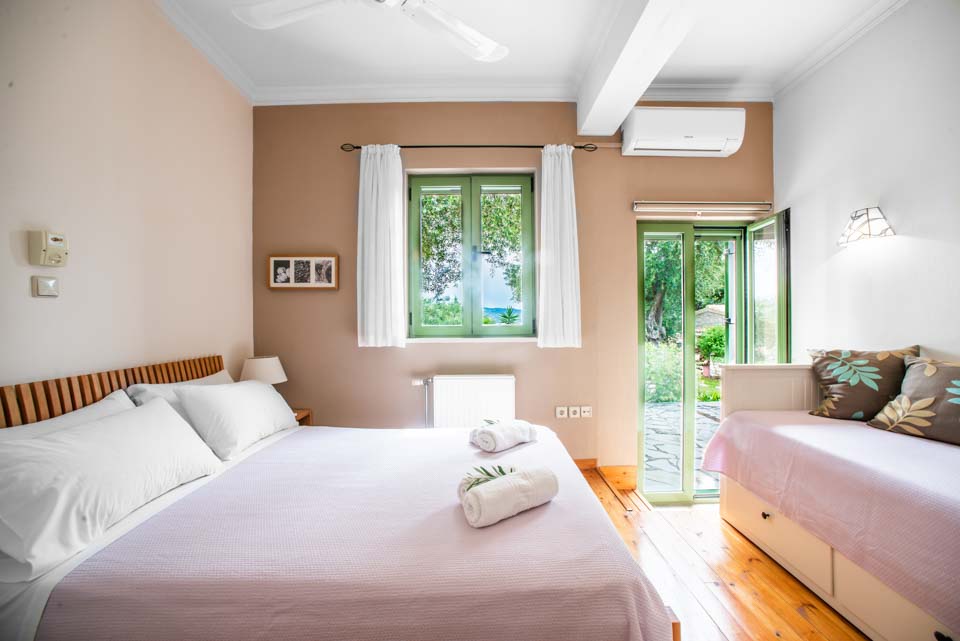Listing photograph 18 of 24 of the house in Kalami, published by Corfu Home Finders.