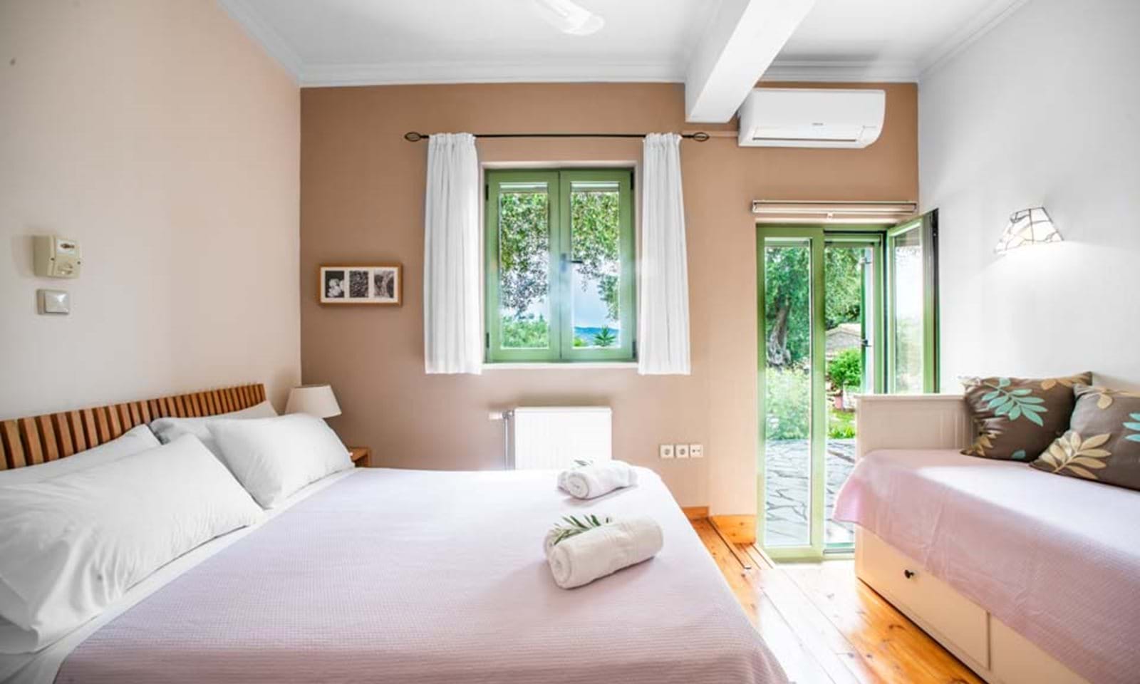 Listing photograph 18 of 24 of the house in Kalami, published by Corfu Home Finders.