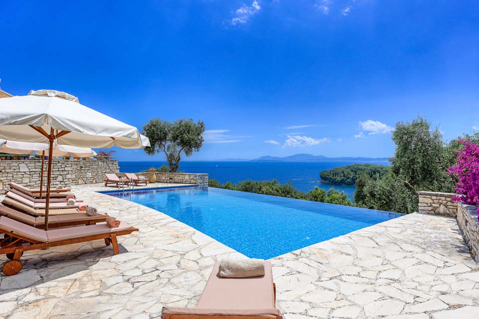 Listing photograph 2 of 24 of the house in Kalami, published by Corfu Home Finders.