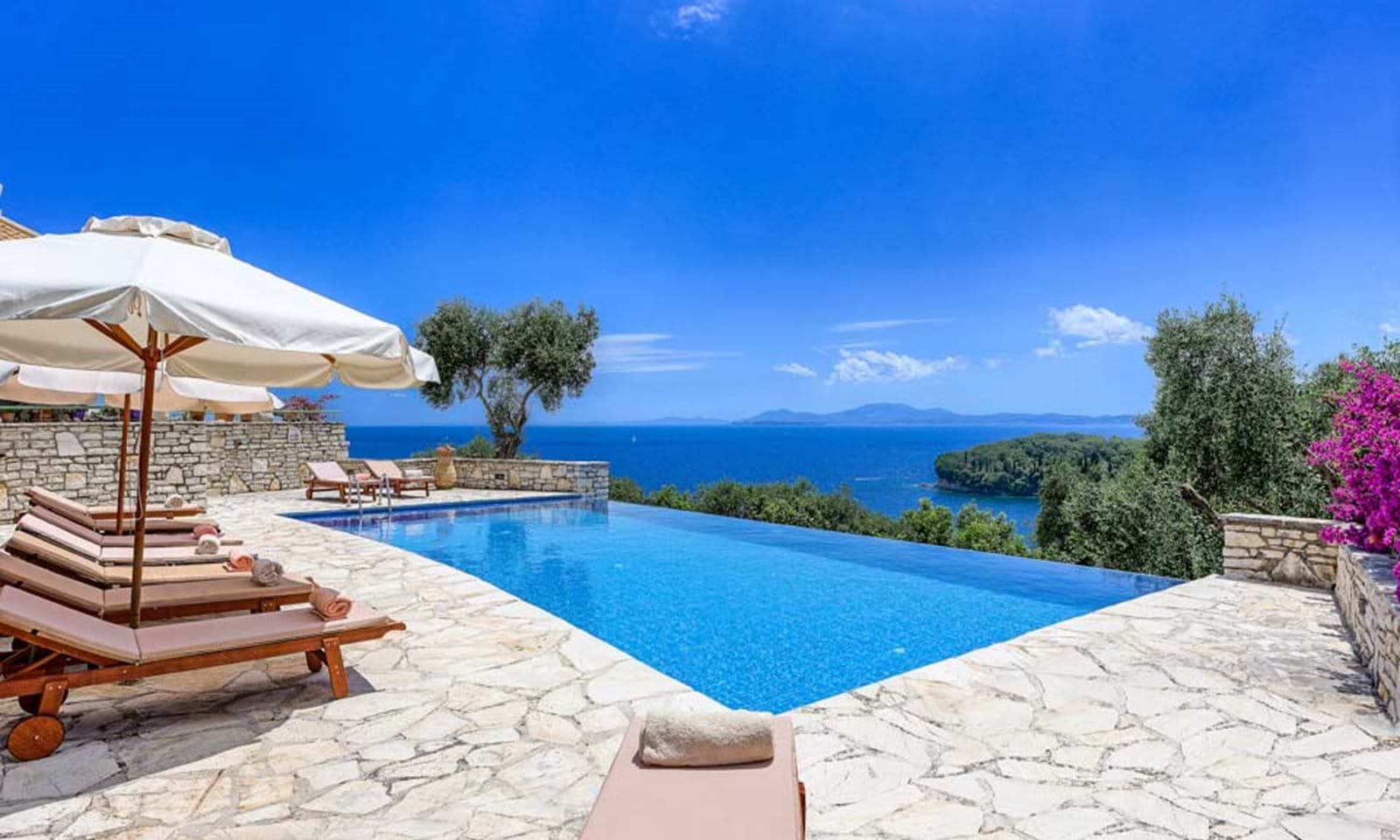 Listing photograph 2 of 24 of the house in Kalami, published by Corfu Home Finders.