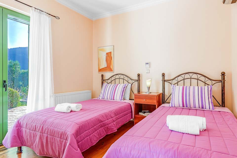 Listing photograph 19 of 24 of the house in Kalami, published by Corfu Home Finders.