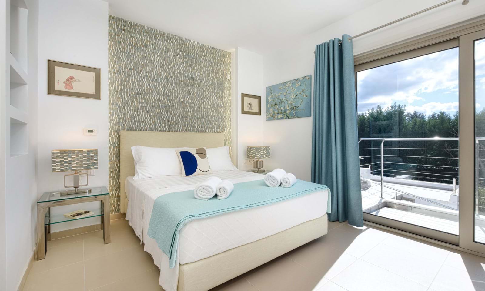 Listing photograph 14 of 22 of the house in Dassia, published by Corfu Home Finders.