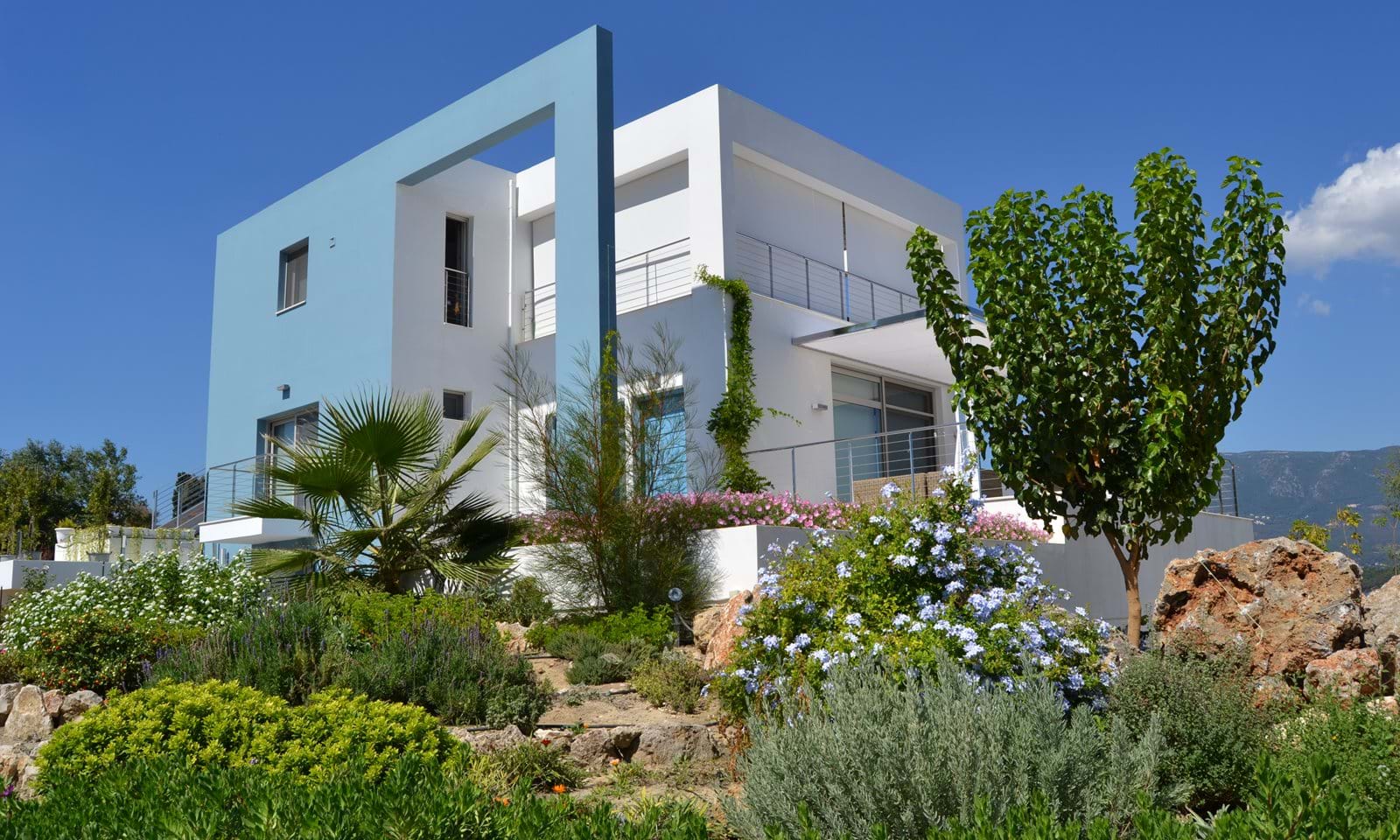 Listing photograph 4 of 22 of the house in Dassia, published by Corfu Home Finders.