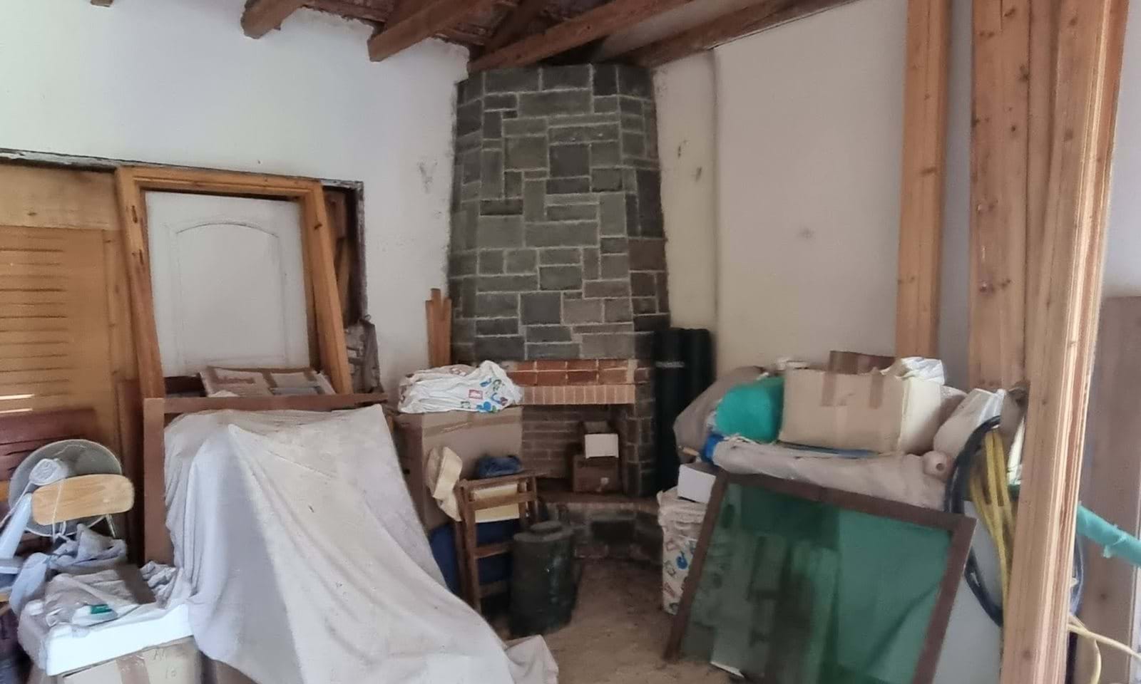 Listing photograph 13 of 14 of the house in Agios Mattheos, published by Corfu Home Finders.