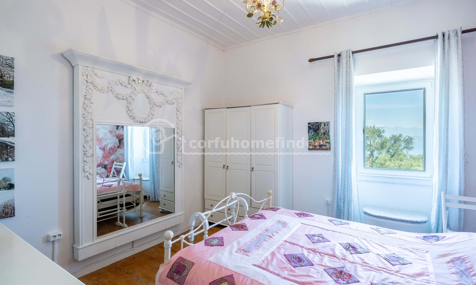Listing photograph 12 of 18 of the house in Kassiopi, published by Corfu Home Finders.