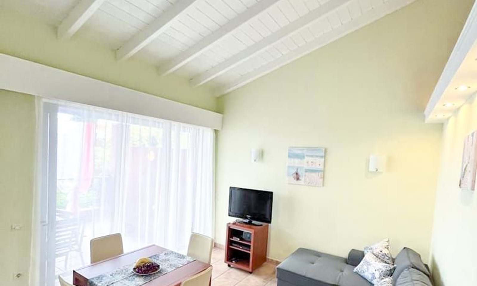 Listing photograph 3 of 8 of the apartment in Barbati, published by Corfu Home Finders.