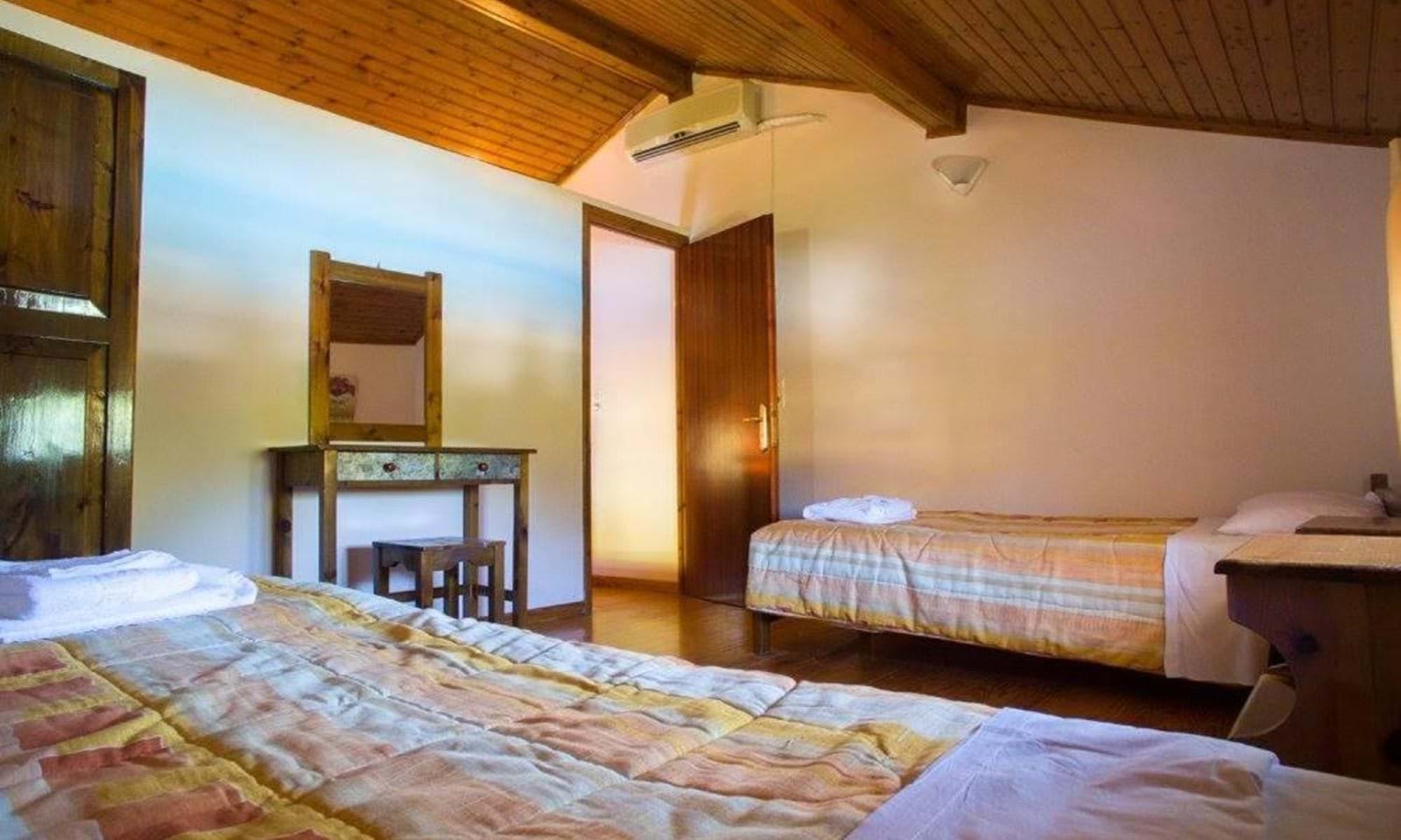 Listing photograph 5 of 8 of the commercial in Peroulades, published by Corfu Home Finders.
